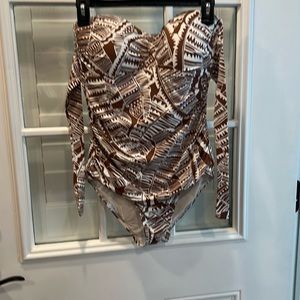 JMcLaughlin  brown and white geo palm swimsuit!size 8